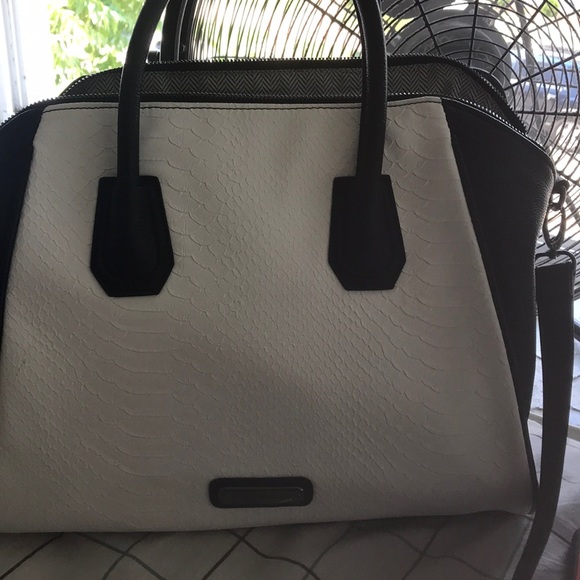 Steve Madden Handbags - Steve Madden  DECENT CONDITION NOTHINGS PERFECT🤣